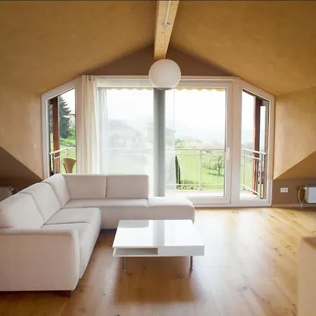 アパート Lakeview Gem Krattigen